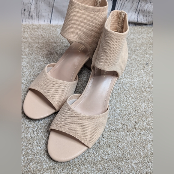 Elegant Cream Block Heel Sandals - Picture 2 of 9